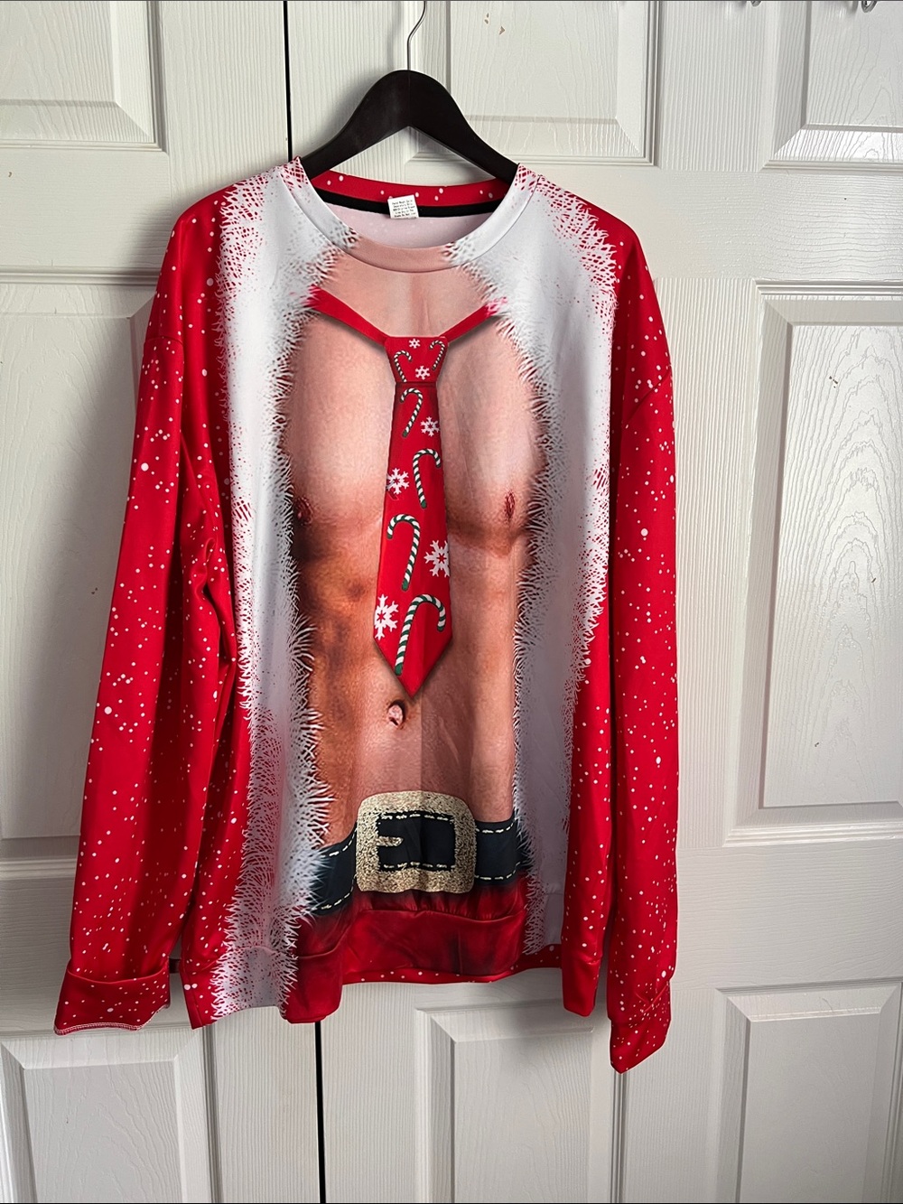 Source Unknown Red & White Novelty Men’s Christmas Sweatshirt